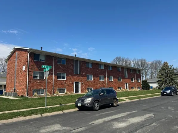 400 N 5th St APT 5, Eldridge, IA 52748