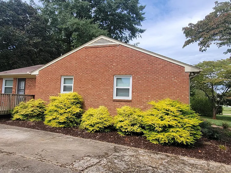 1403 Fleming Rd — Photo 2