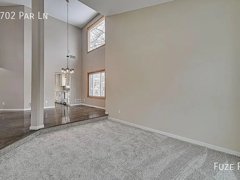 1702 Par Ln — Photo 4