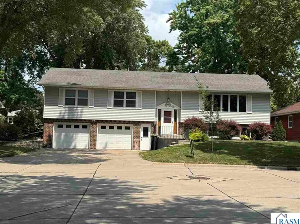 799 4th St SW, Wells, MN 56097