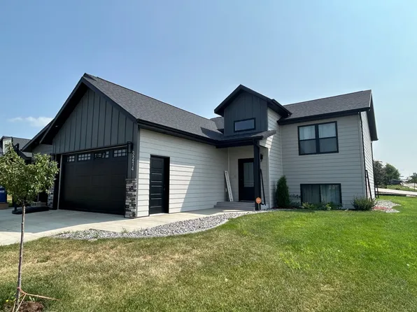 3214 Cody Dr, Dickinson, ND 58601