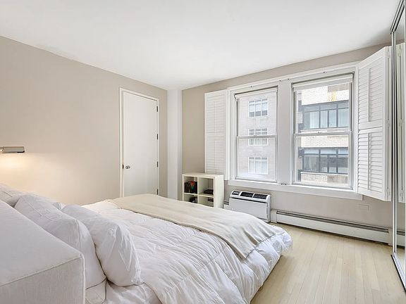 5th image of 40 W 55th St APT 7C
