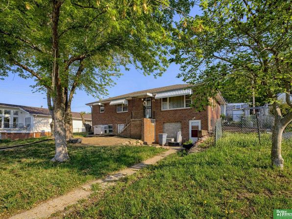 102 E Eldora Ave, Weeping Water, NE 68463