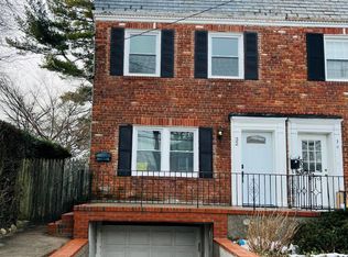 32 Spruce St, Great Neck, NY 11021