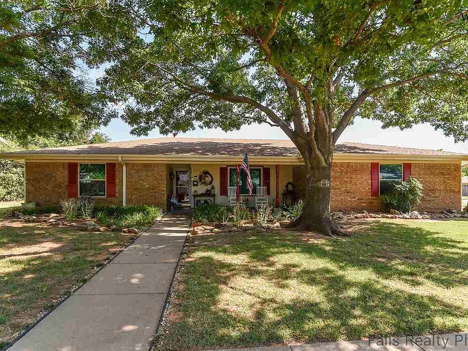 1st image of 1525 Celia Dr