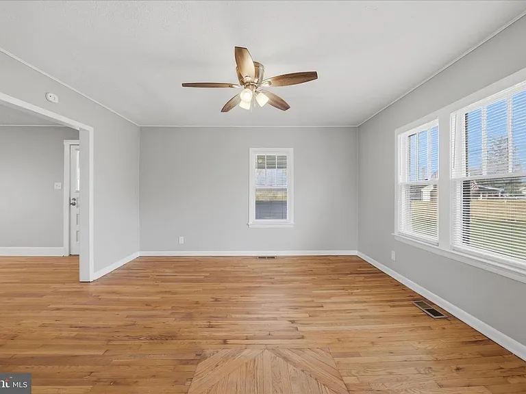 155 Royal Ave — Photo 3