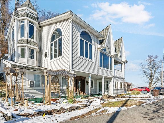 2nd image of 584 Apple Dr