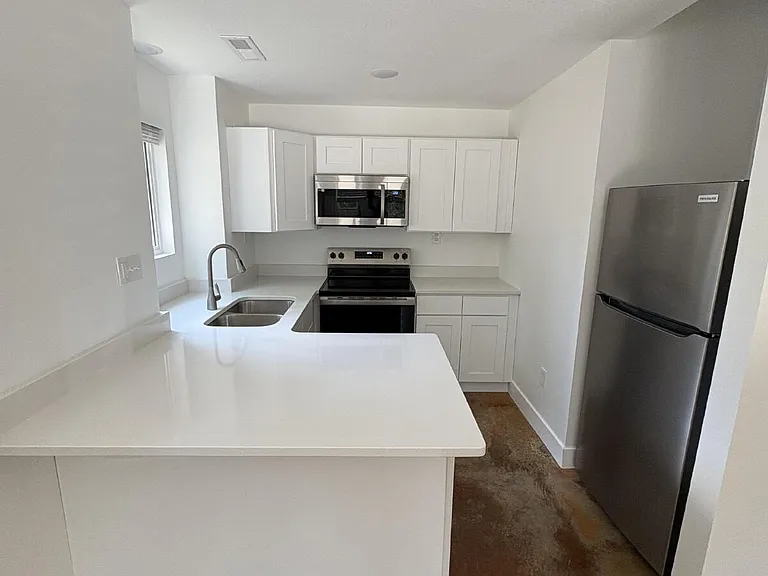 708 N William St #102 — Photo 5