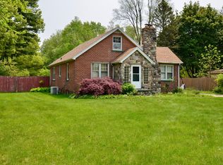 1300 Eason Rd, Waterford, MI 48328