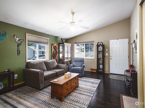 3rd image of 1220 N 12th Place