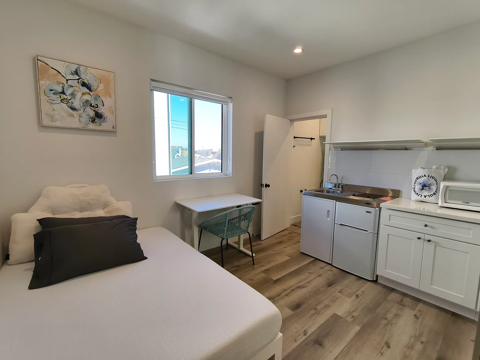 Studio, 187 sqft, $1,310 — Photo 2