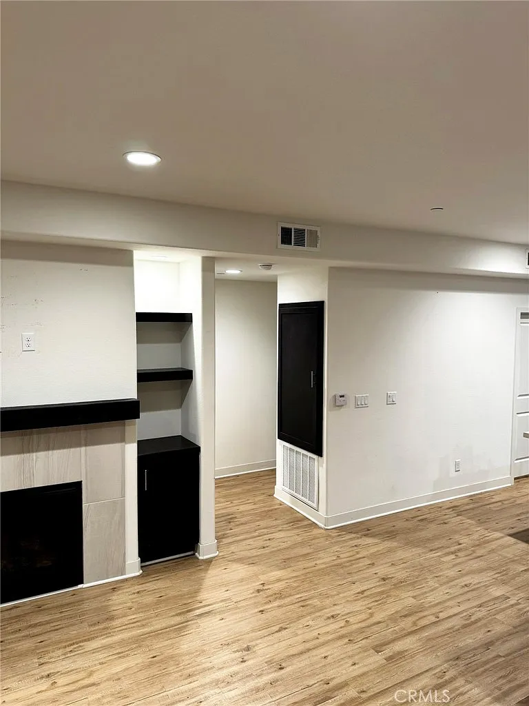 2 bed, 2.5 bath, 1383 sqft, $3,500 — Photo 4