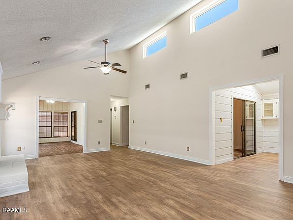 4th image of 143 La Rue Vil