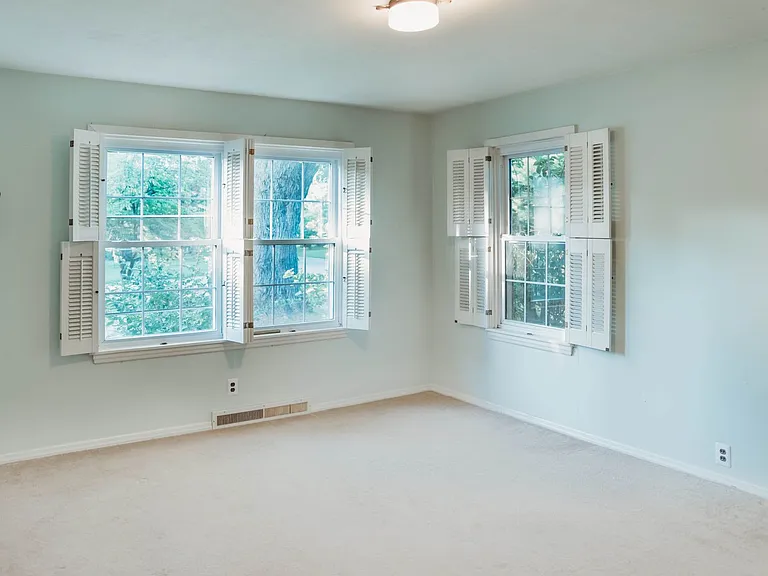 1312 N Woodridge Ave — Photo 7