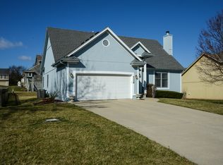 1324 SW Crossing Dr, Lees Summit, MO 64081