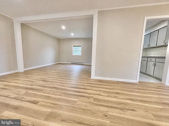 3rd image of 226 Elwyn Ave