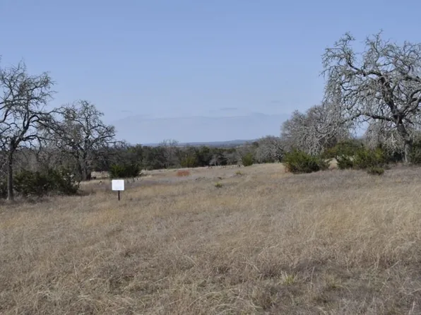 79 Thriving Oak Dr, Fredericksburg, TX 78624