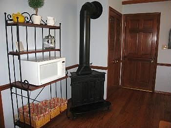 5th image of 8910 Burntoak Dr