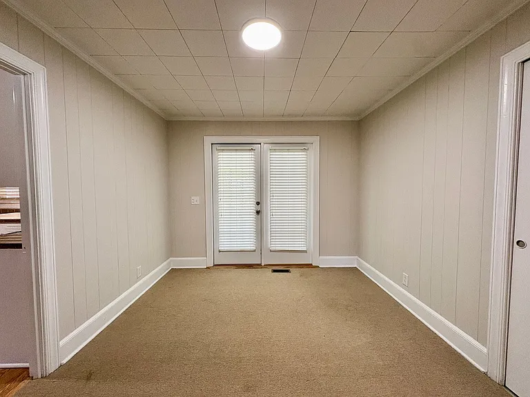 102 N Clarendon Dr — Photo 16