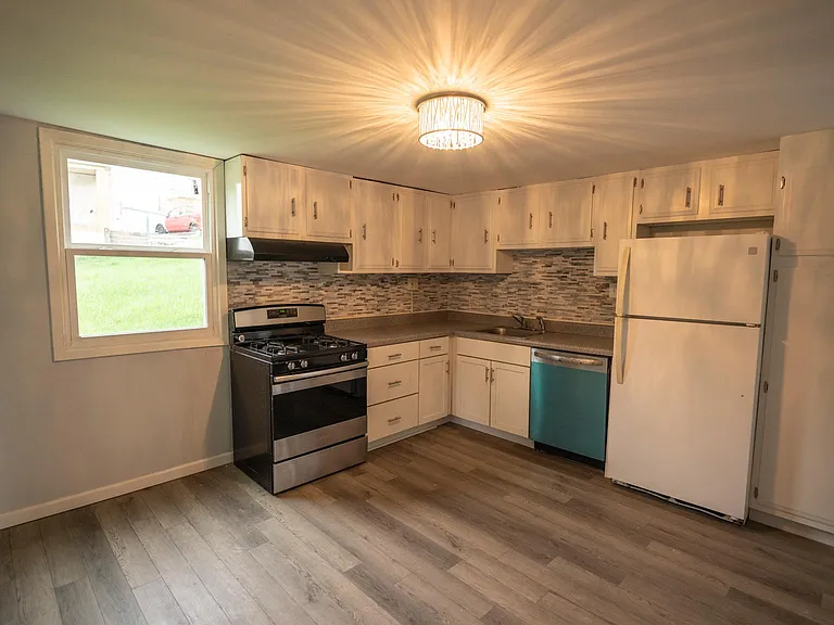 1109 Steuben St — Photo 1