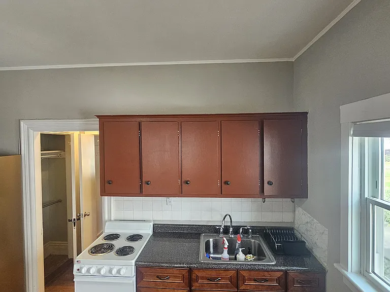 44 Harley Ave #1 — Photo 6