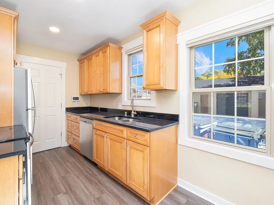 Eat-In Kitchen
