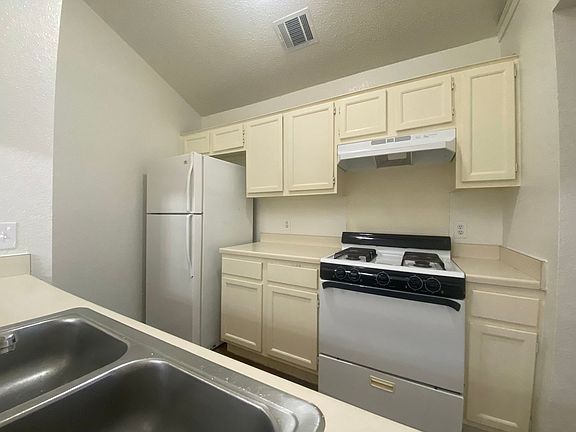 5th image of 12309 Dellrey Dr #B