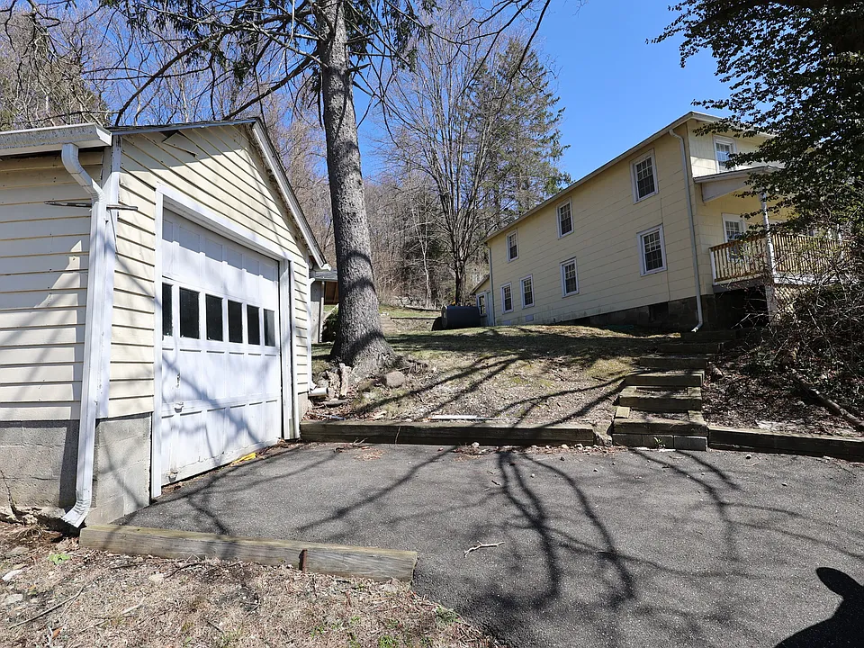 48 W Branchville Rd