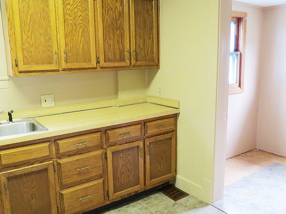 4th image of 601 Forest St NE
