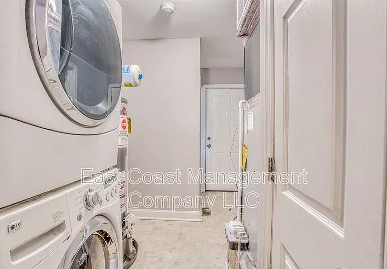 214 Center St — Photo 21