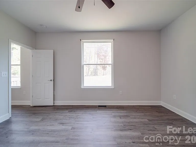 112 Rockwell Ct — Photo 33