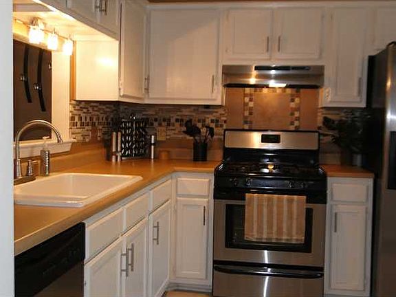 3rd image of 1729 Culmer Ct