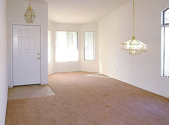 Living/dining room w/ bay window