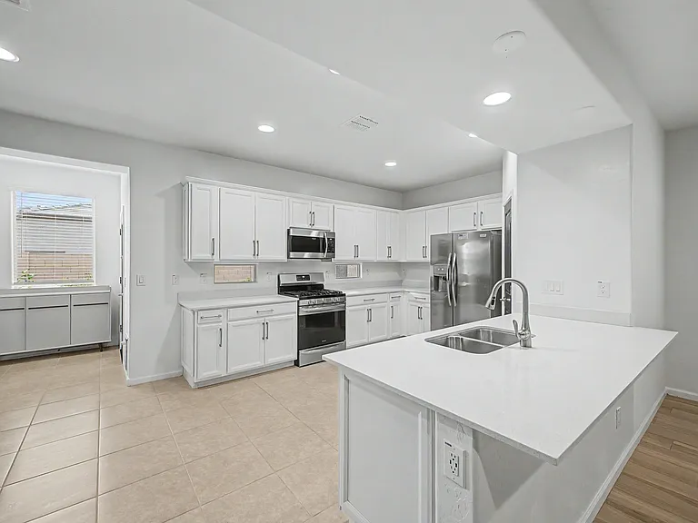 12431 W State Ave — Photo 3