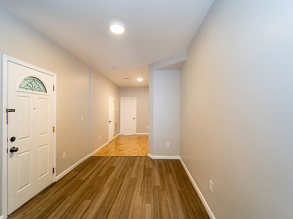 4th image of 420 Saint Pauls Ave #2L
