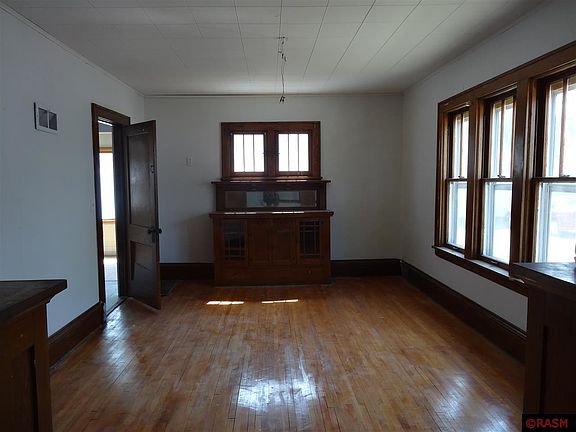 4th image of 109 Lake Park Blvd