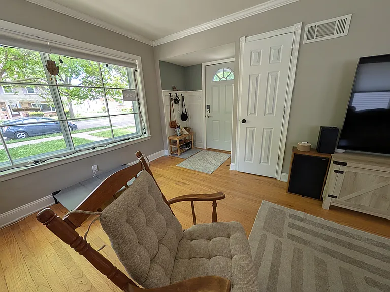 146 N 91st Pl — Photo 3