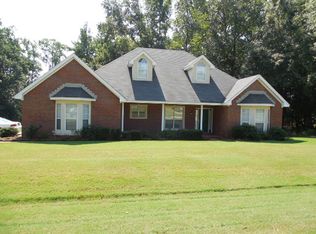 129 Springwood Cir, Deatsville, AL 36022
