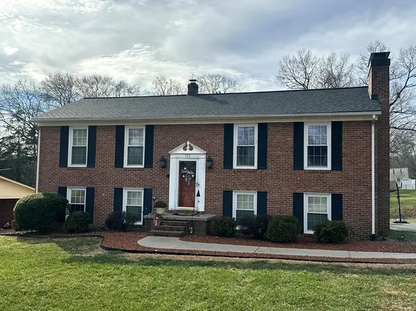 912 Corn Tassel Trl, Martinsville, VA 24112