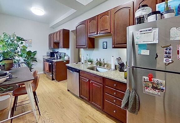 5th image of 742 W Aldine Ave APT 2N