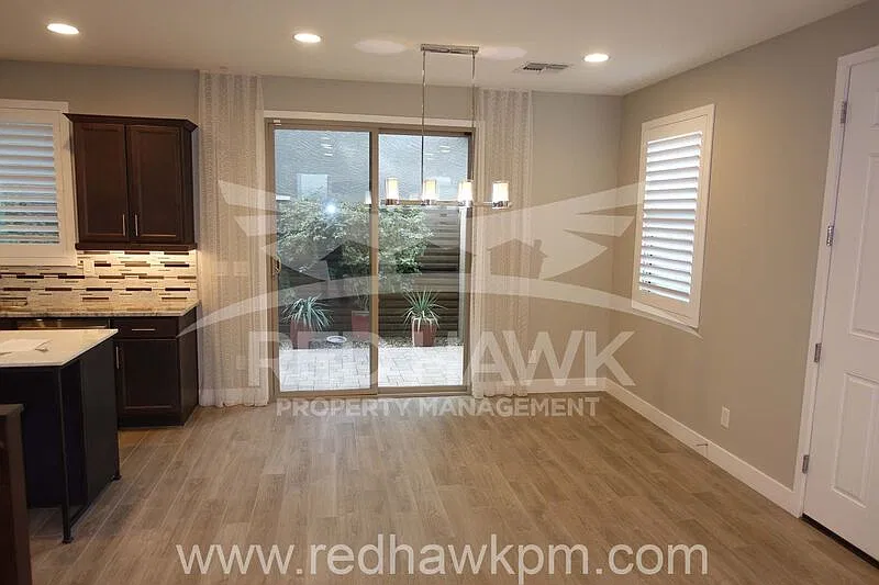 3 bed, 2.5 bath, 1463 sqft, $1,895 — Photo 4