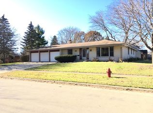 1223 Elizabeth St, Dekalb, IL 60115