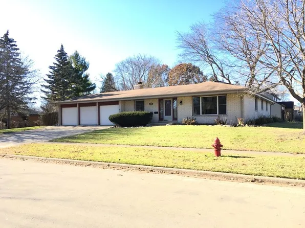 1223 Elizabeth St, Dekalb, IL 60115