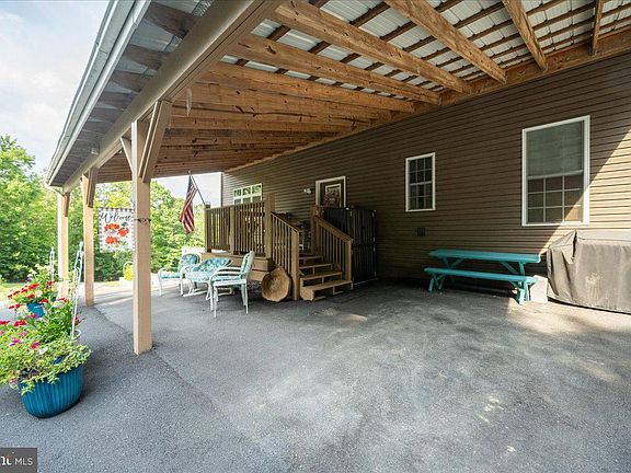 4th image of 460 Roys Ln