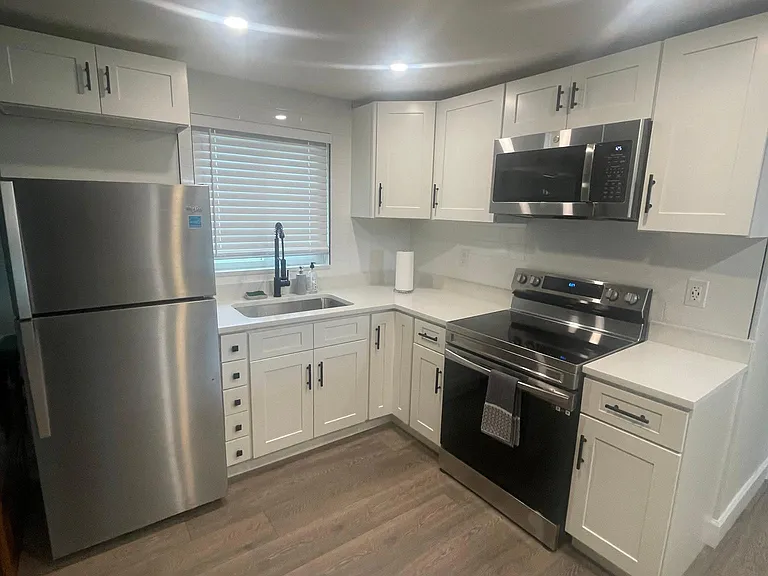 3035 Salisbury Dr — Photo 4