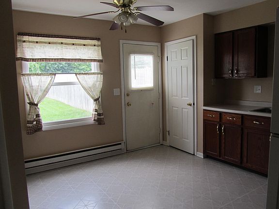 4th image of 1080 N Highland Ave