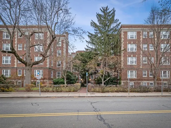 41 Linnaean St APT 28, Cambridge, MA 02138