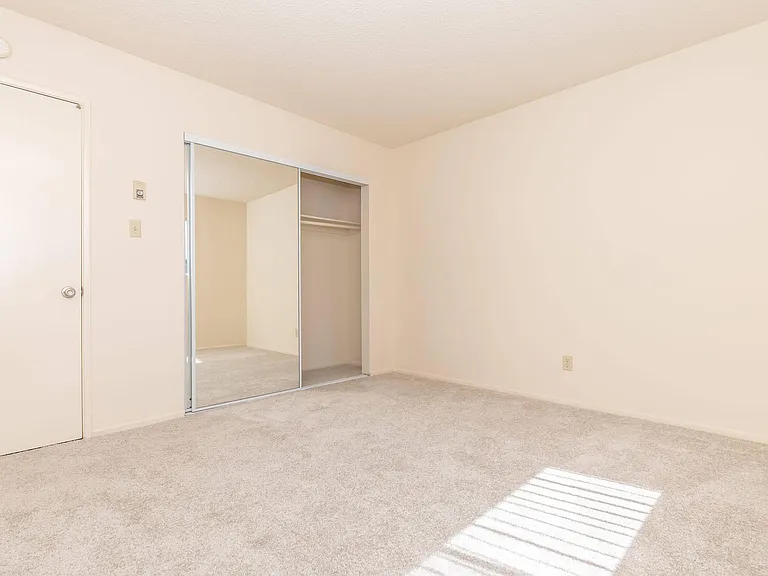 Ocean West Apartments — Photo 32