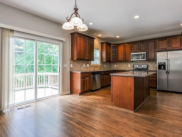 1320 Trailing Rose Ct — Photo 5