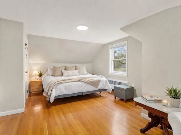 52 Ivan St, Lexington, MA 02420